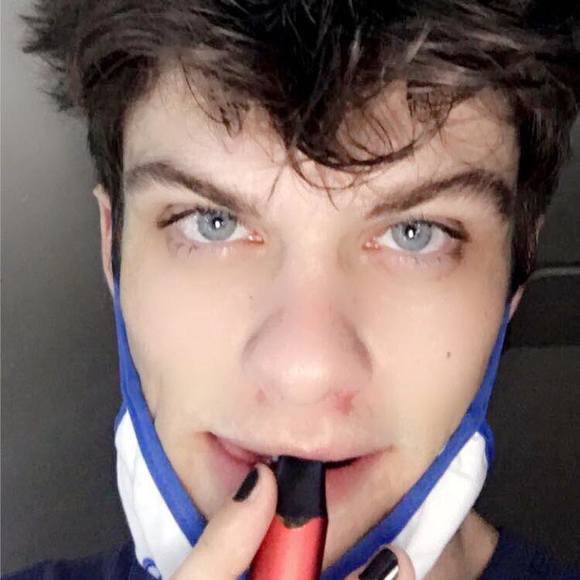 Meet your Posher, Logan - Picture 1 of 1